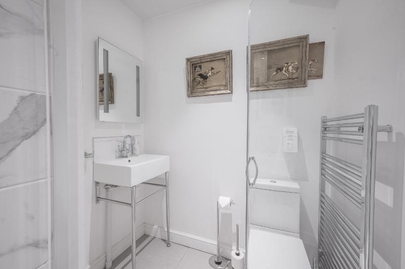 Superior Double Room image 4