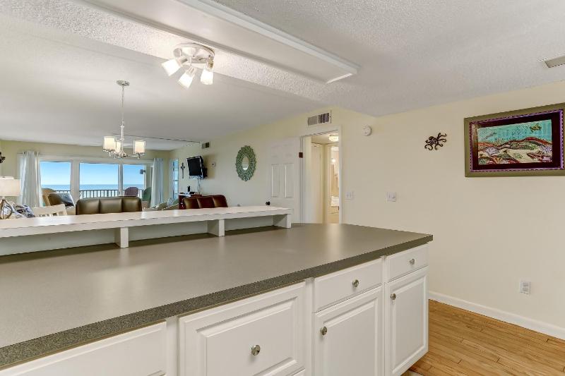 Beachfront 2nd floor unit. 2 bedroom 2 bath private balcony with sweeping ocean view - image 2
