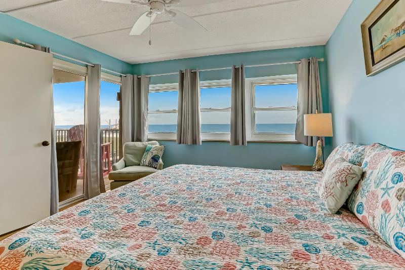 Beachfront 2nd floor unit. 2 bedroom 2 bath private balcony with sweeping ocean view - image 16