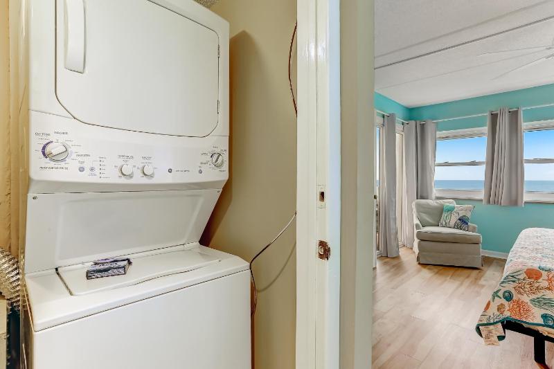 Beachfront 2nd floor unit. 2 bedroom 2 bath private balcony with sweeping ocean view - image 9