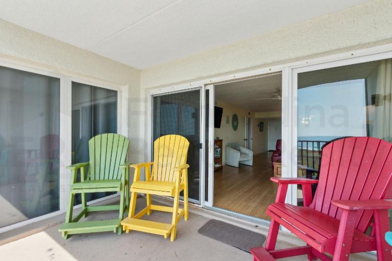 Beachfront 2nd floor unit. 2 bedroom 2 bath private balcony with sweeping ocean view - image 20