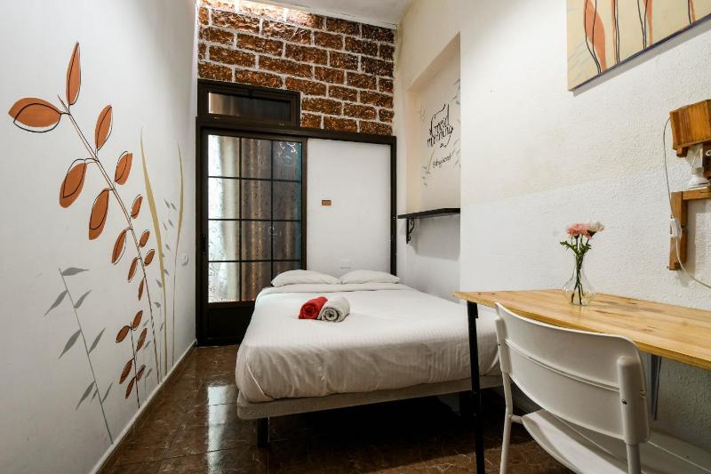 Double Room image 3