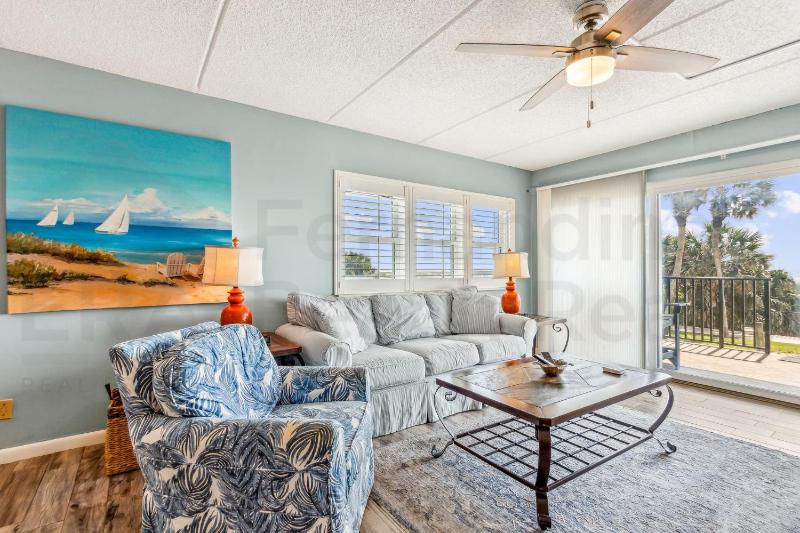 Ground floor Beachfront Corner Unit a few Steps from the Beach - image 6