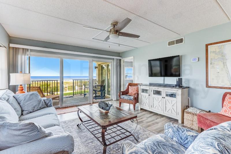 Ground floor Beachfront Corner Unit a few Steps from the Beach - image 9