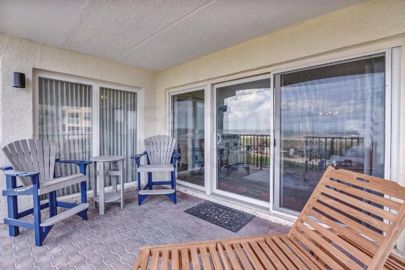 Ground floor Beachfront Corner Unit a few Steps from the Beach - image 20