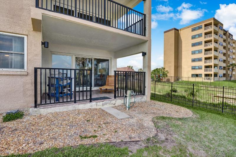Ground floor Beachfront Corner Unit a few Steps from the Beach - image 33