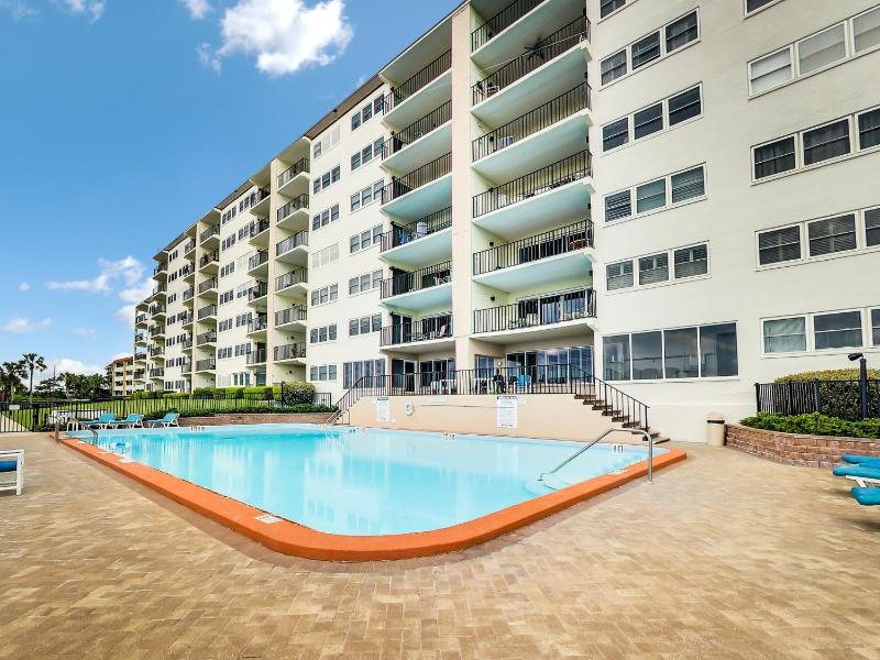Ground floor Beachfront Corner Unit a few Steps from the Beach - image 31