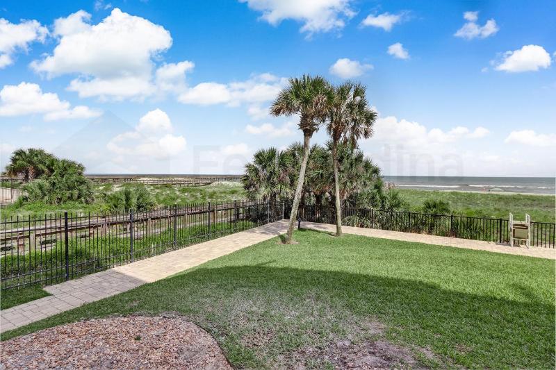 Ground floor Beachfront Corner Unit a few Steps from the Beach - image 12