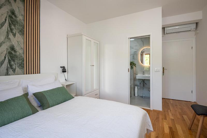 Double Room with Mountain View image 1