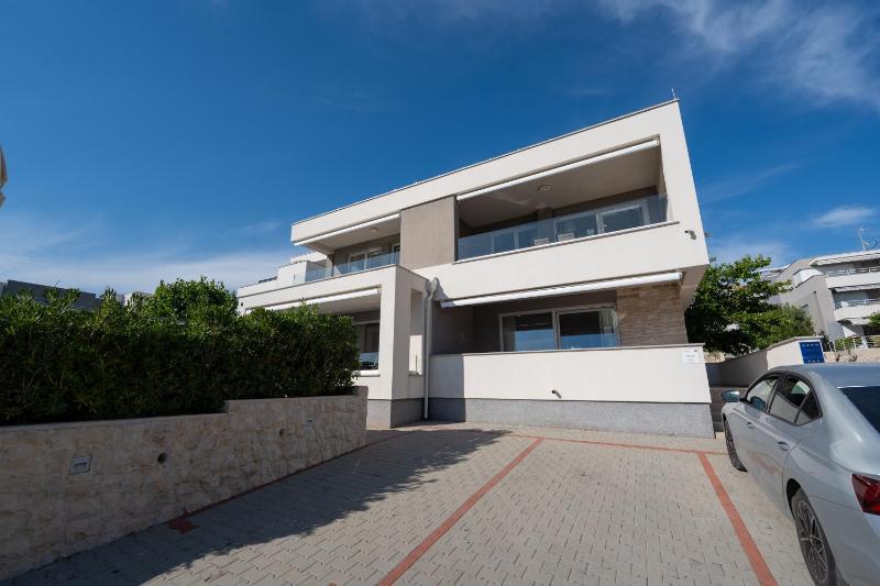 Apartments with pool Villa Zora - image 32