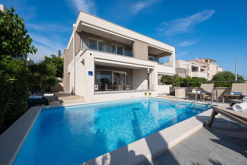 Apartments with pool Villa Zora - image 31