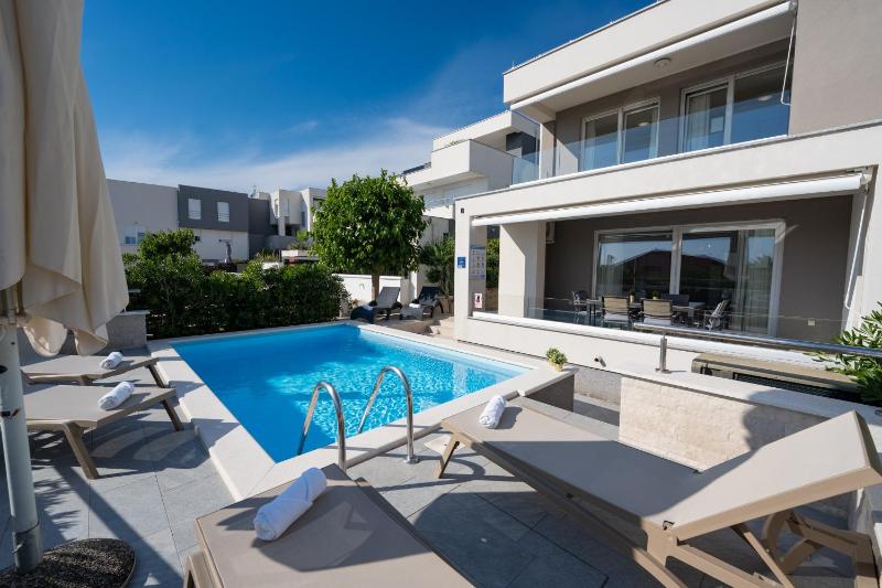Apartments with pool Villa Zora - image 33