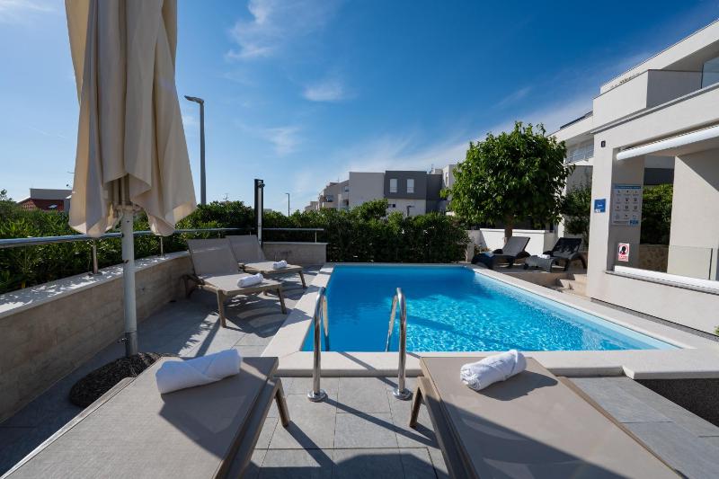 Apartments with pool Villa Zora - image 29