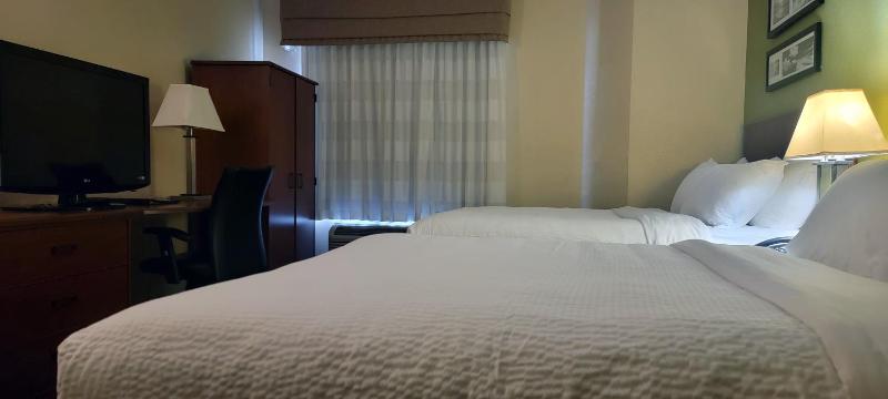 Queen Room with Two Queen Beds - Non-Smoking image 4