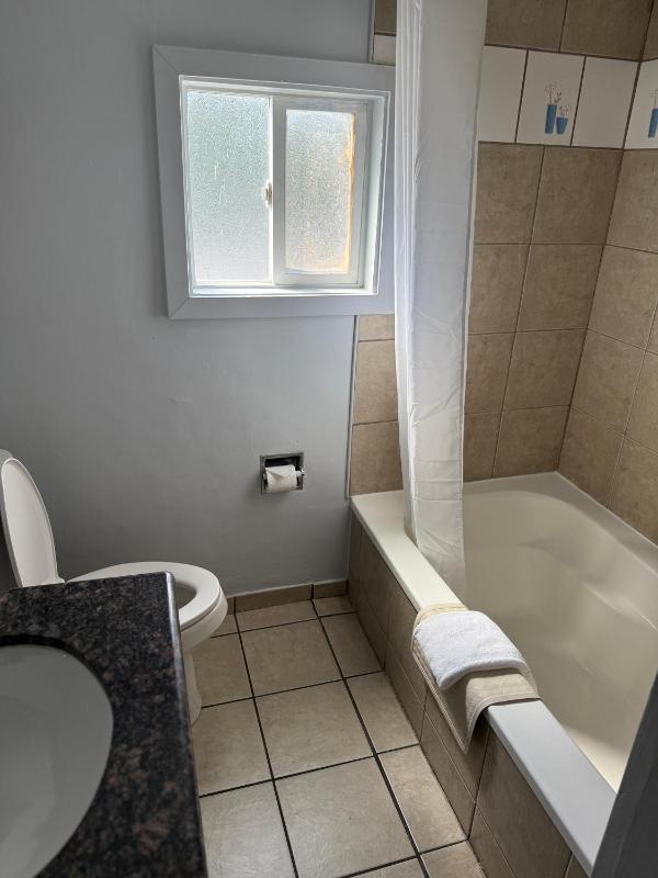 One-Bedroom Suite image 3