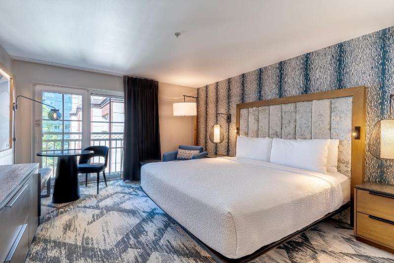 King Room image 3