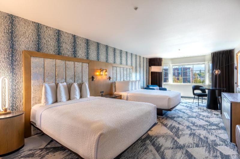 Queen Room with Two Queen Beds image 3