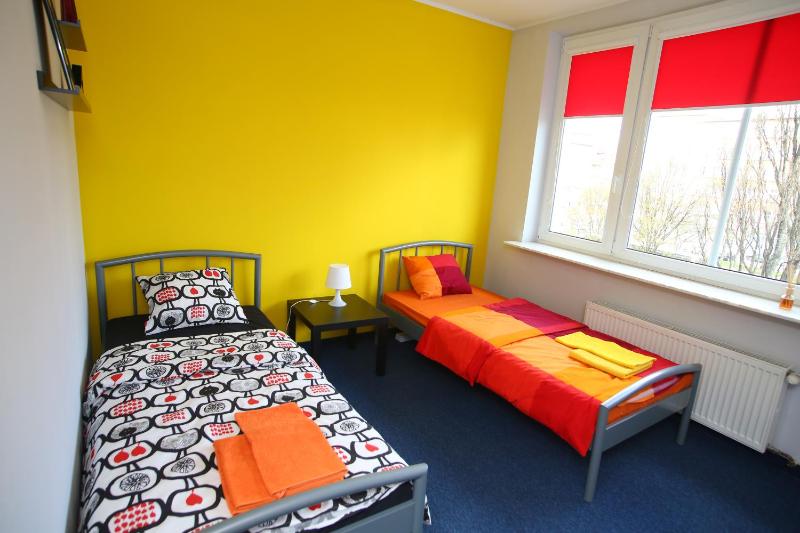 Standard Twin Room with Shared Bathroom image 3