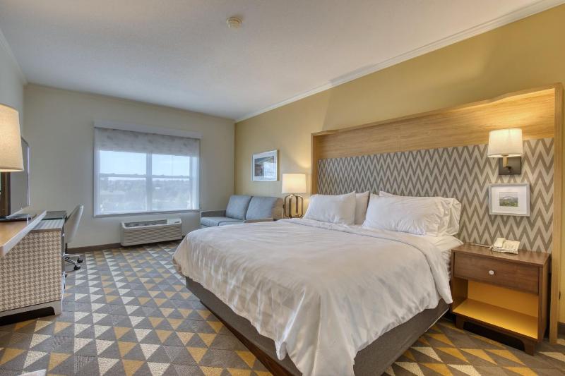 Standard King Room - Top Floor image 3