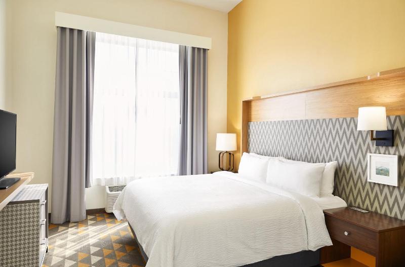Standard King Room image 4