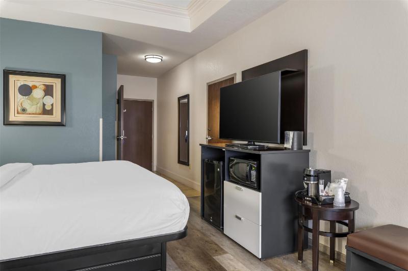 King Room - Disability Access - Non Smoking image 2
