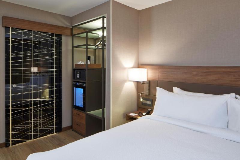King Room image 4