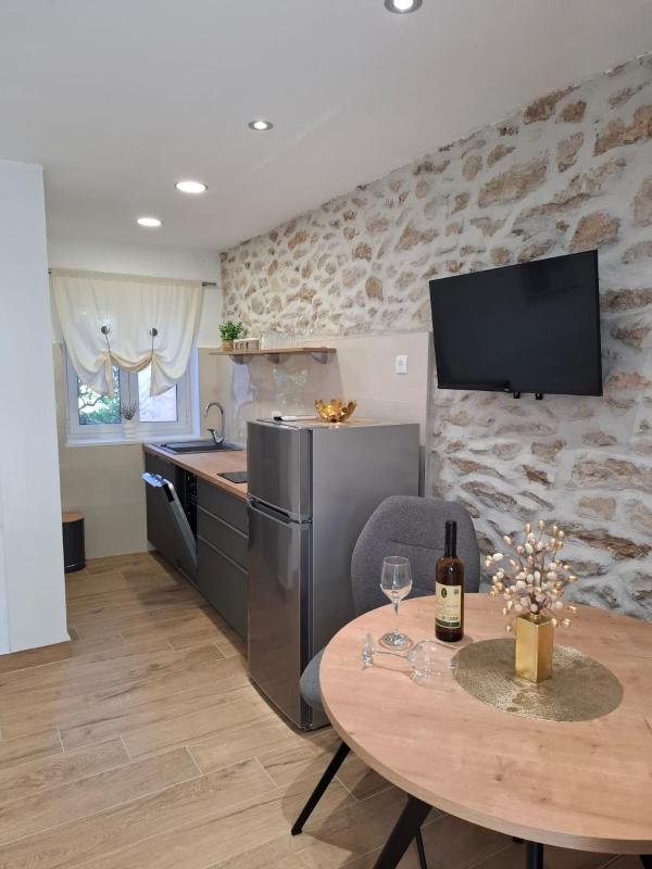 Eleonora Apartments Free Parking Garden & 5 Min to Beach - image 10