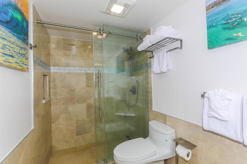 Fully Furnished Ilikai Tower 525 Condo With Free Wifi Near Best Waikiki Beaches! - image 3