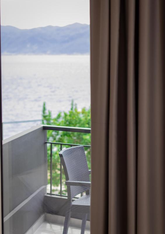 Deluxe Suite with Sea View image 3