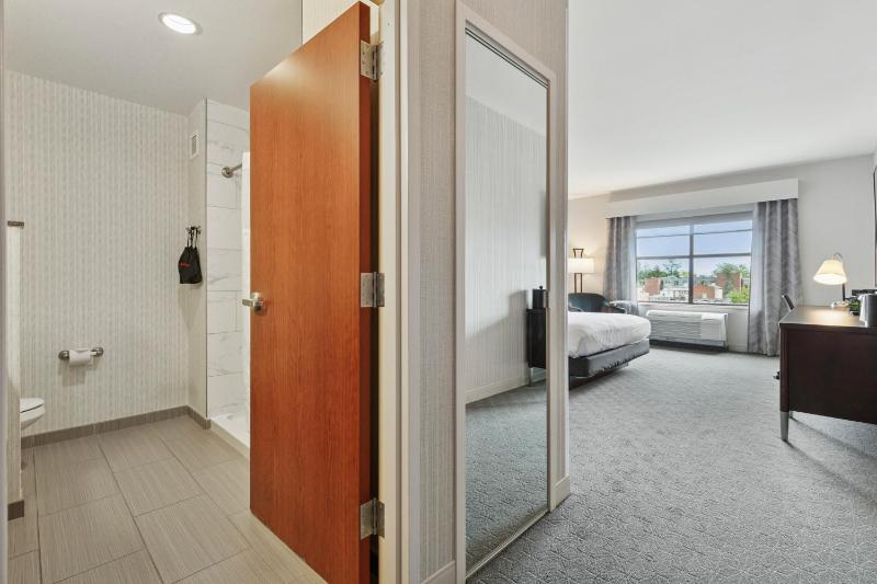 Executive King Room image 3
