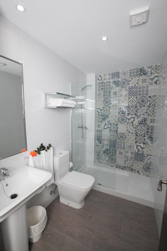 Quadruple Room image 3