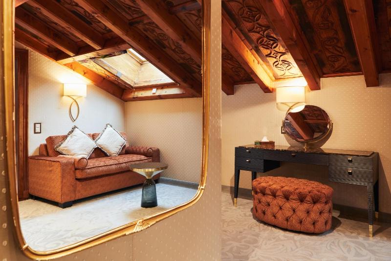 Luxury Suite image 4