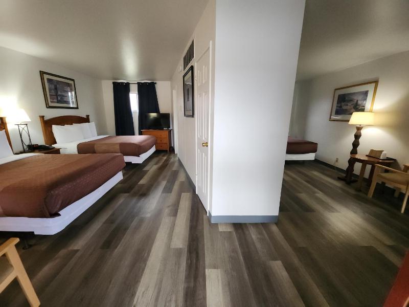 Triple Room with Bathroom image 1