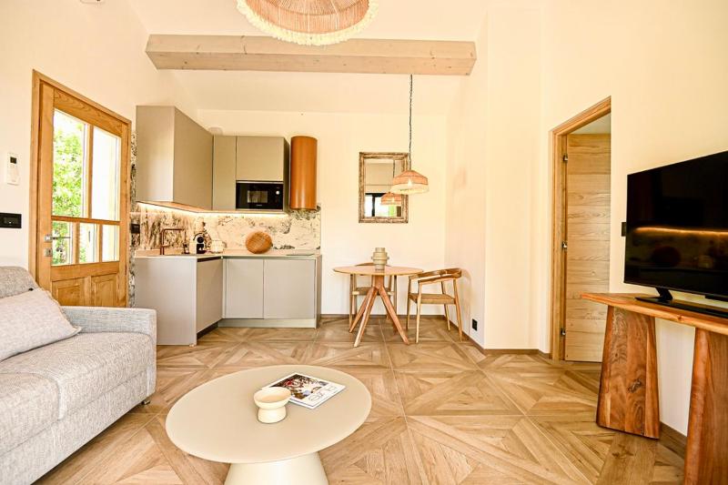 Junior Suite with Garden View image 1