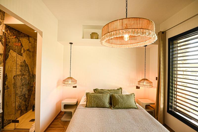 Junior Suite with Garden View image 3