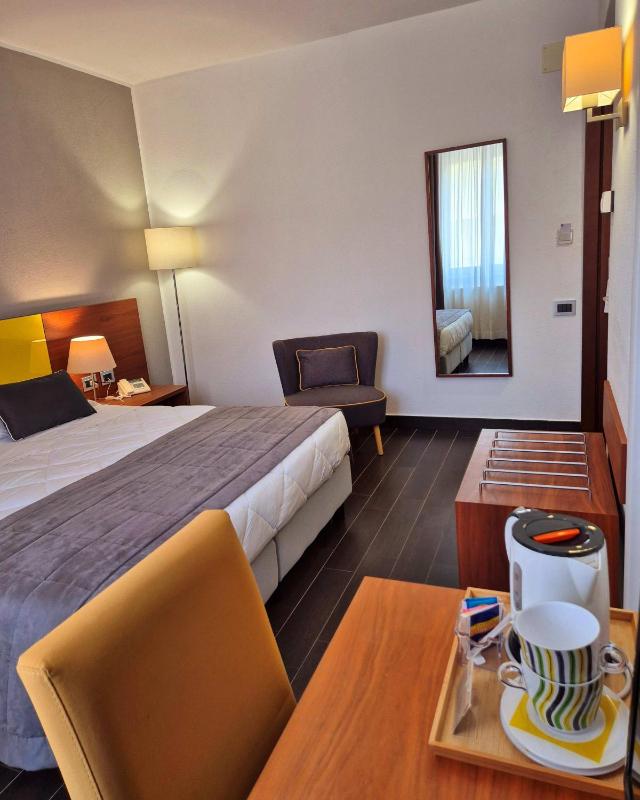 Deluxe Double Room image 4