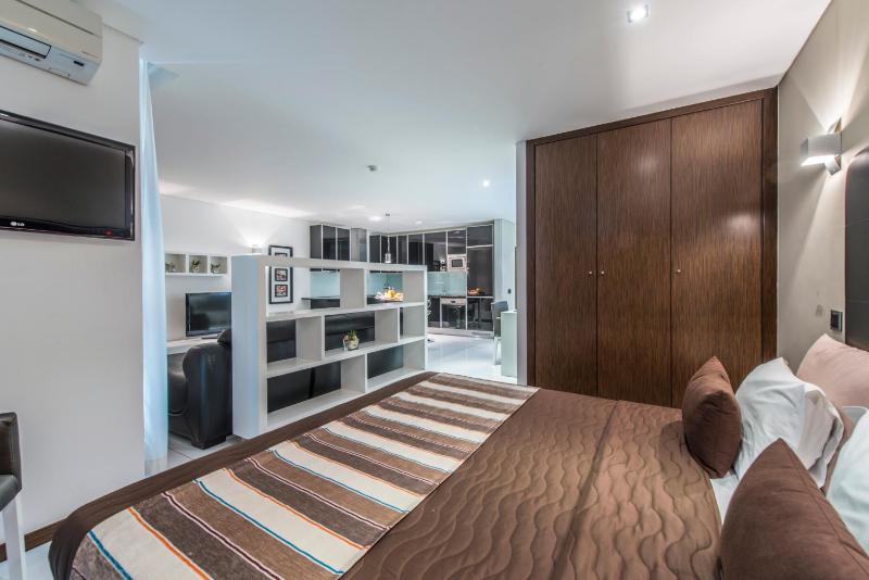 RK Suite Hotel - image 3