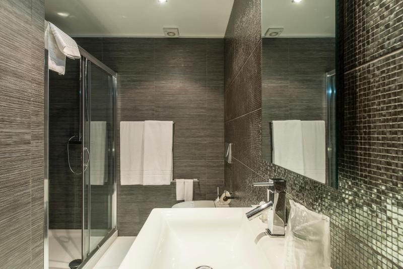 RK Suite Hotel - image 6