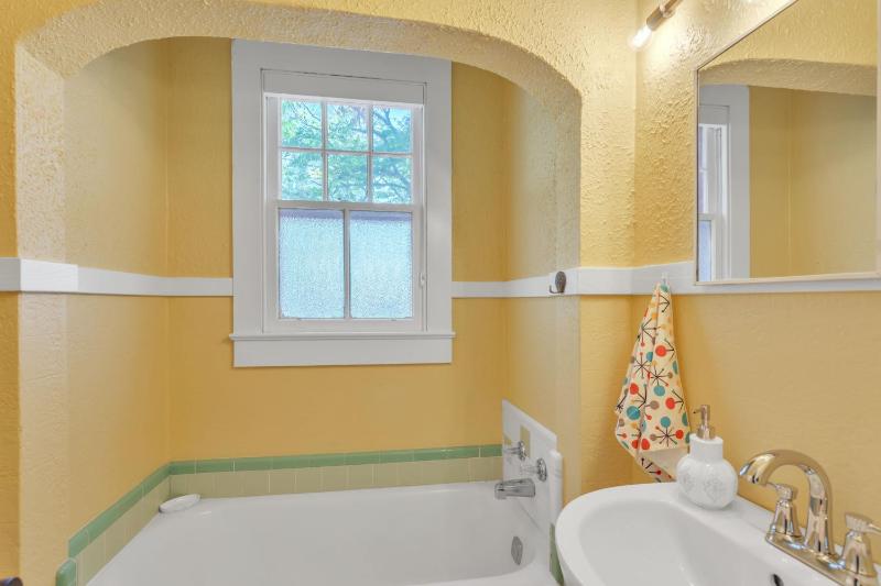 Three-Bedroom House image 4