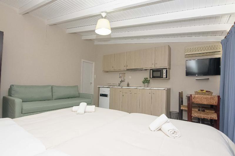  Penthouse Studio image 4