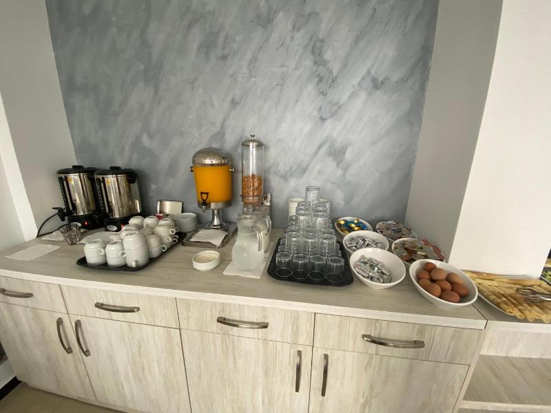 Queen Studio image 2