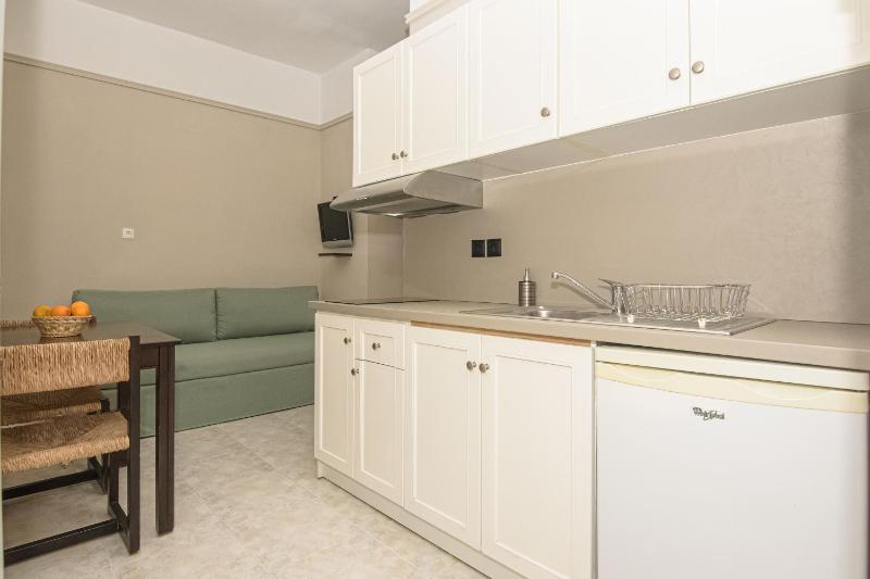 One-Bedroom Apartment image 4