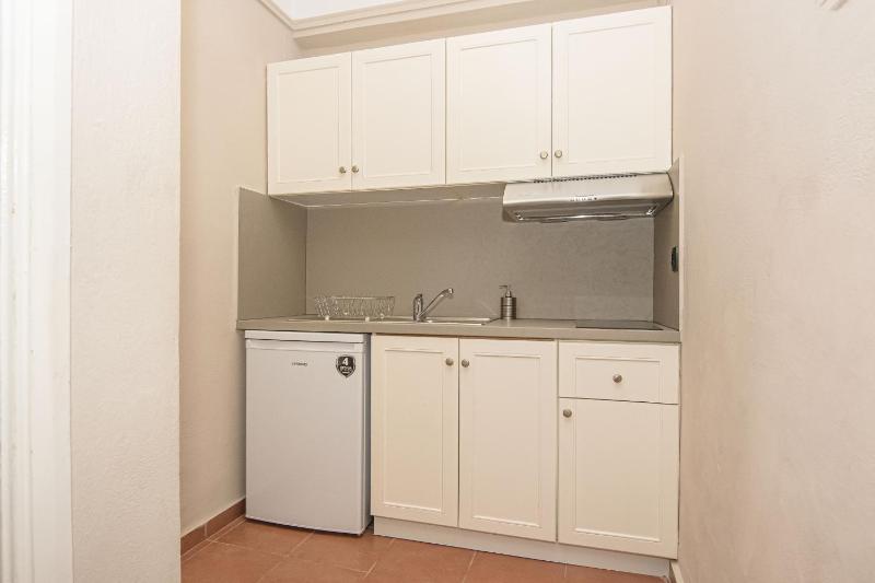 One-Bedroom Apartment image 3