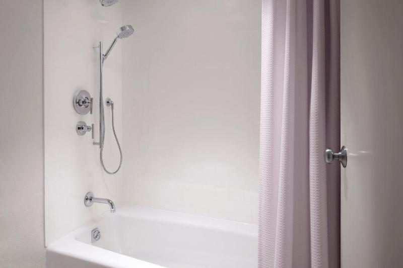 One-Bedroom Two Queen Beds Suite, Patio, Ground Floor, Poolside (Main Building) image 2