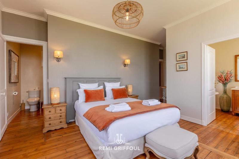 La Tour de lEstuaire Panoramic Sea View & Private Terrace - image 21
