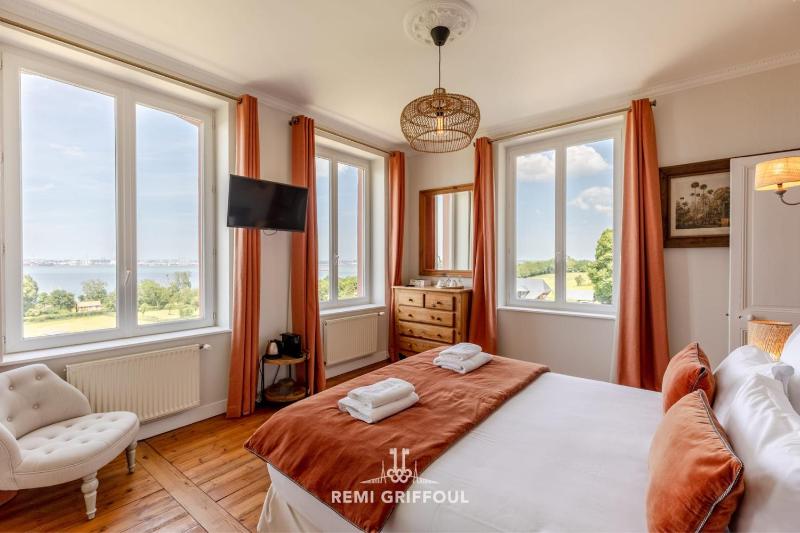 La Tour de lEstuaire Panoramic Sea View & Private Terrace - image 2