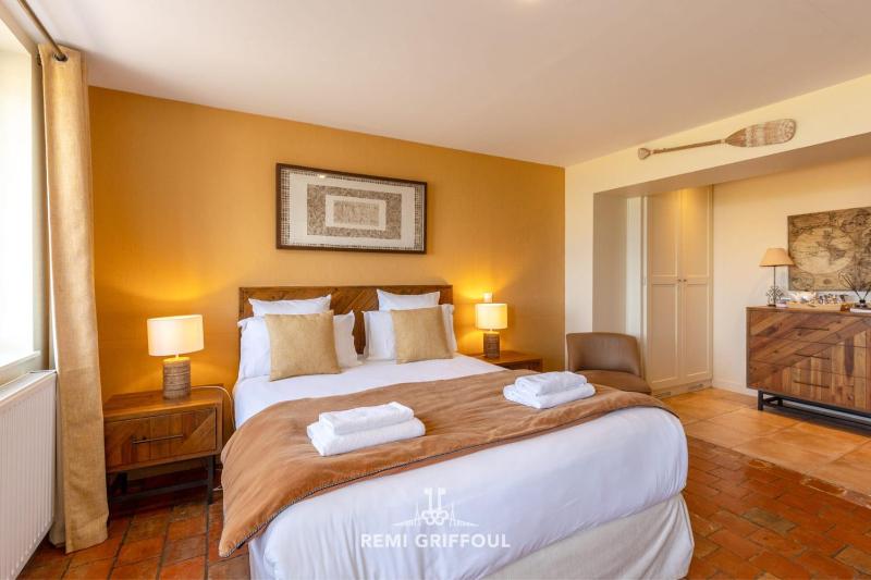 La Tour de lEstuaire Panoramic Sea View & Private Terrace - image 6