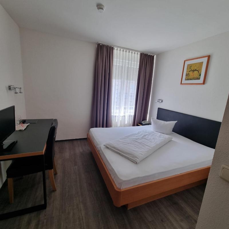 Single Room image 1