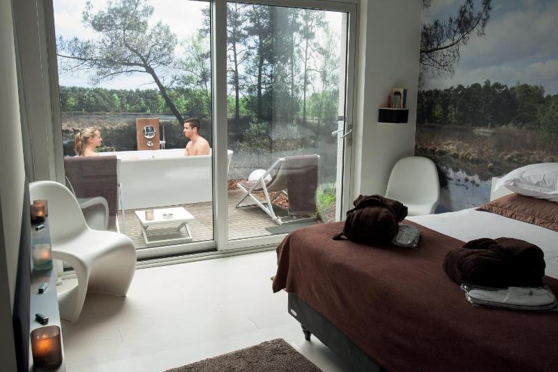Deluxe Double Room with Terrace image 2