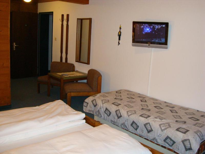 Family Room (2 Adults + 1 Child) image 3